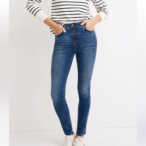 Madewell 10" high-rise roadtripper jeans in ridgefield wash: zip-front edition